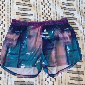 Under Amour Shorts; S